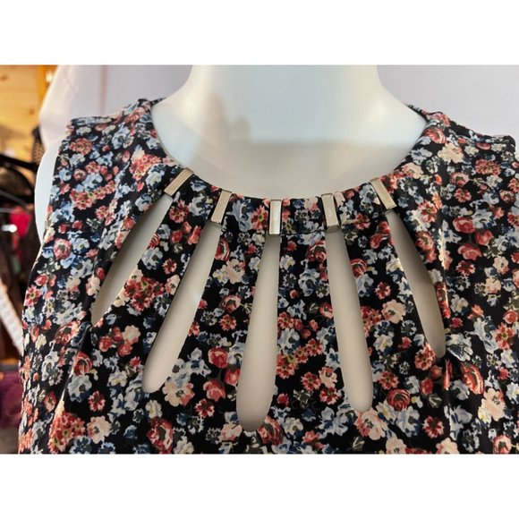 Flower blouse - Picture 2 of 3